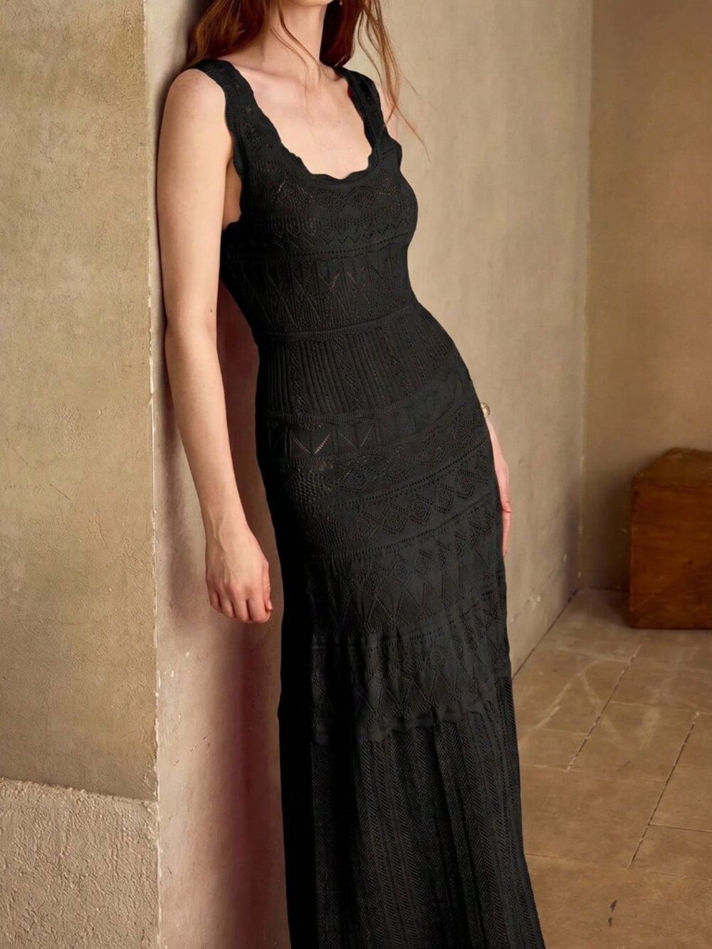 Black Elegant Women's Knit Sleeveless Dress - Picture 3 of 7